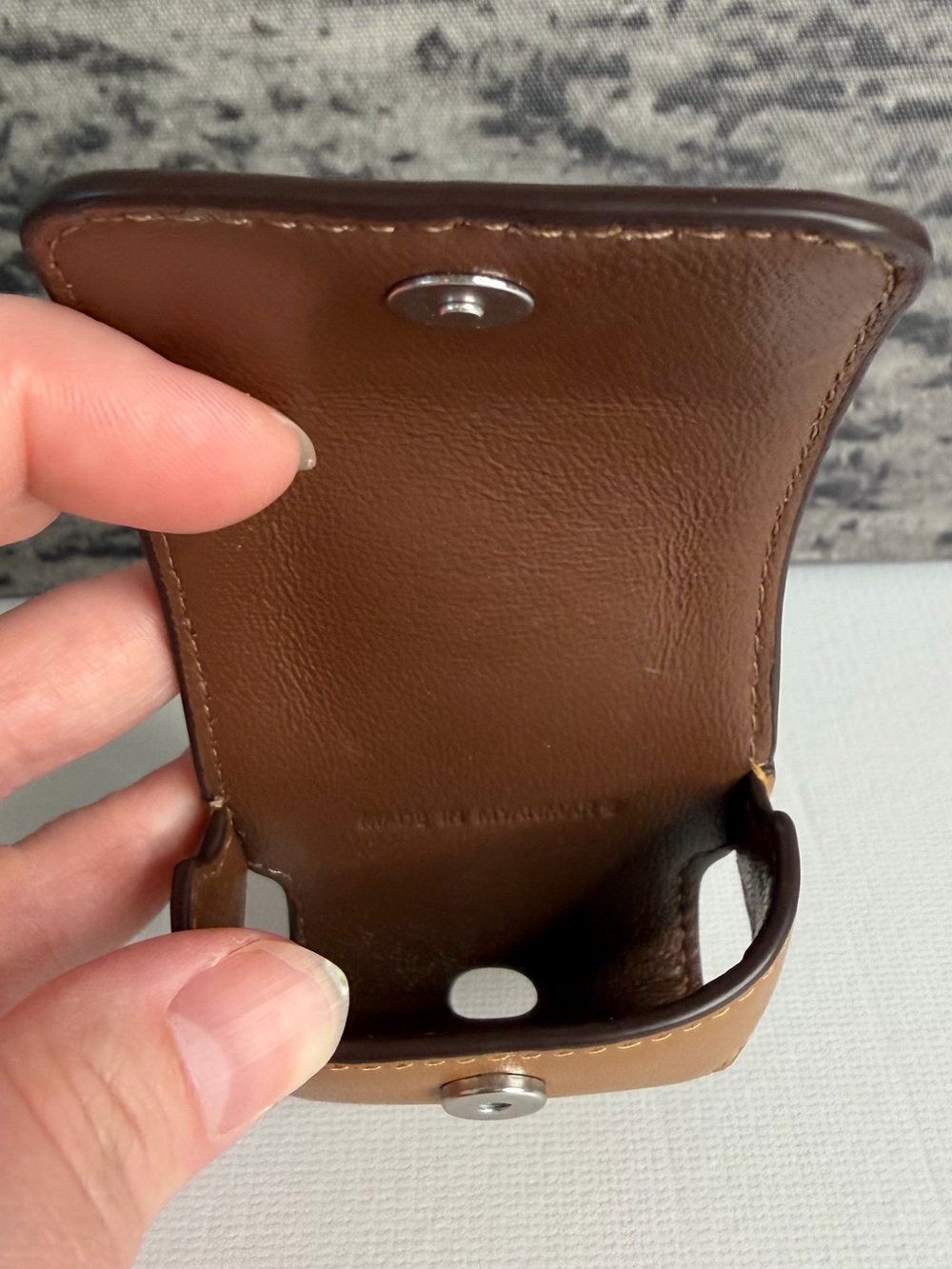 EUC Coach Large Wireless Earbud AirPod Pro Case Light Sand Brown Leather C3749 - Picture 10 of 11